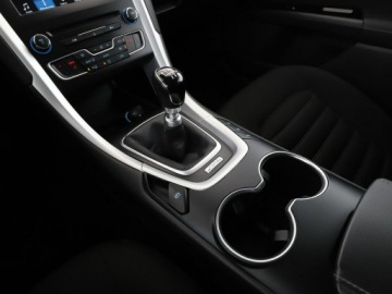 Ford Mondeo V Kombi 2.0 TDCi 150KM 2018 Ford Mondeo navi klima auto grzane fotele i kanapa, zdjęcie 28