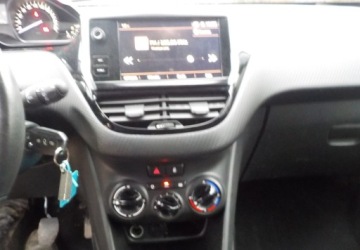 Peugeot 2008 I SUV Facelifting 1.2 PureTech 82KM 2018 Peugeot 2008 Okazja 1.2 Benzyna 82KM, zdjęcie 31