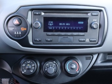 Toyota Yaris III Hatchback 5d Facelifting 2017 1.5 Dual VVT-iE 111KM 2019 Toyota Yaris 1.5 Dual VVT-i, Salon Polska, zdjęcie 13