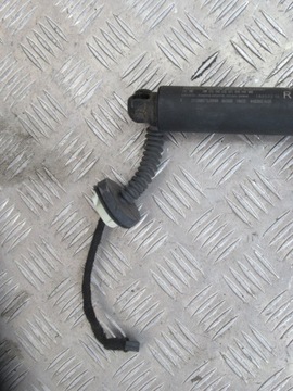 BMW G06 X6 VZPĚRY/TLAKOVAČE PRAVÝ KRYT TLUMIČ ELELKTRICKÝ 9482802