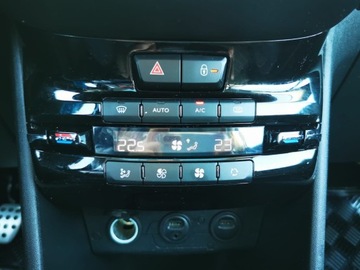 Peugeot 208 I Hatchback 3d 1.6 THP 155KM 2013 PEUGEOT 208 Hatchback 3d 1.6 e-HDI 115KM, Przygotowany do rejestracji, zdjęcie 14