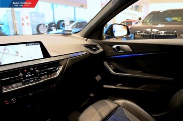 BMW Seria 1 F40 2021 BMW Seria 1 118iM Kierownica SkorzanaFotel SportowyReflektor LEDModel M Sp, zdjęcie 5