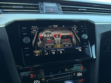 Volkswagen Passat B8 Variant Facelifting 2.0 TDI SCR 200KM 2022 Volkswagen Passat R-Line 4Mot. HarmanKardon LED Matrix Hak Kamera Cofania, zdjęcie 32