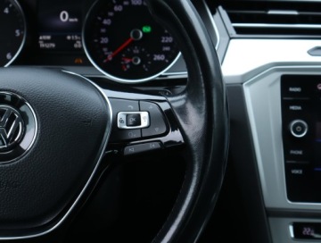 Volkswagen Passat B8 Limousine 2.0 TDI BlueMotion Technology 150KM 2017 VW Passat 2.0 TDI, Salon Polska, Serwis ASO, zdjęcie 18