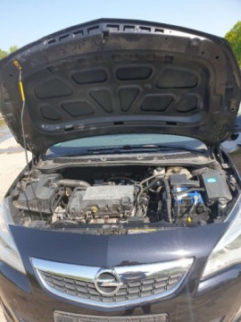 Opel Astra J Hatchback 5d 1.4 Twinport ECOTEC 100KM 2010 Opel Astra Opel Astra 2010 1.4 benzyna 1.4 Benzyna 101KM, zdjęcie 12