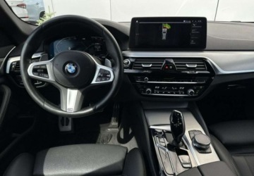 BMW Seria 5 G30-G31 Touring Facelifting 2.0 520d 190KM 2022 BMW Seria 5 M SPORT 4x4 Shadow Line FV 23 2.0 Diesel 190KM, zdjęcie 9