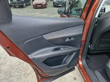 Peugeot 3008 II Crossover 1.2 PureTech 130KM 2019 Peugeot 3008 Automat. Virtual kokpit. Navigacja, zdjęcie 11