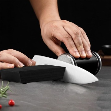 ТОЧИЛКА КУХОННЫХ НОЖЕЙ, ЦИЛИНДРИЧЕСКАЯ, МАГНИТНАЯ РУЧКА, 15°/20°