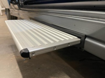 Выдвижная ступенька для кемпера PRO 80 см с переключателем