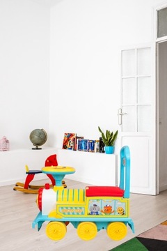 ИНТЕРАКТИВНЫЙ ЛОКОМОТИВНЫЙ ПРИЦЕП RIDE-ON PUSHER СО ЗВУКОВЫМ ПОЕЗДОМ