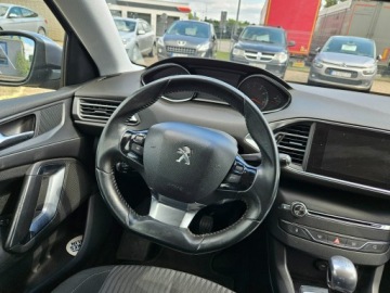 Peugeot 308 II Hatchback 5d 1.2 PureTech 130KM 2014 Peugeot 308 1.2 benzyna 130KM, zdjęcie 9