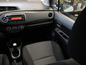 Toyota Yaris III Hatchback 5d 1.0 VVT-i 69KM 2013 Toyota Yaris 1.0 VVT-i, Salon Polska, Klima, zdjęcie 7