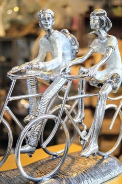 ФИГУРКА СКУЛЬПТУРА ПАРА НА ВЕЛОСИПЕДАХ, ВЕЛОСИПЕДИСТАХ