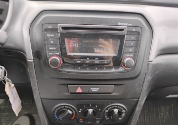 Suzuki Vitara III SUV 1.6 VVT 120KM 2016 Suzuki Vitara 2016r, 1.6 Benzyna. Uszkodzony tyl i lekko przod. Jezdzi., zdjęcie 13