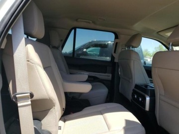 Ford Expedition III 2024 Ford Expedition 2024, 3.5L, 4x4, XLT, po gradobiciu 3.5 Benzyna 380KM, zdjęcie 9