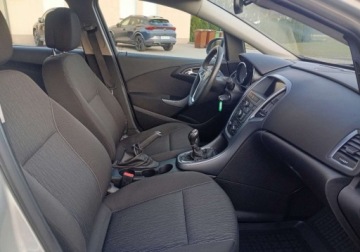 Opel Astra J Sports Tourer Facelifting 1.7 CDTI ECOTEC 130KM 2013 Opel Astra Zarejestrowany - ubezpieczony - 1,7 - 130 KM 1.7 Diesel 130KM, zdjęcie 12