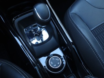 Peugeot 2008 I SUV Facelifting 1.2 PureTech 110KM 2019 Peugeot 2008 1.2 PureTech, Salon Polska, zdjęcie 17