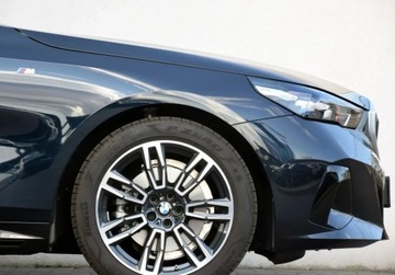 BMW Seria 5 G90-91 2023 BMW Seria 5 BMW 520d SedanPakiet sportowy MKamery 360Dostepne w BMW TEAM, zdjęcie 7