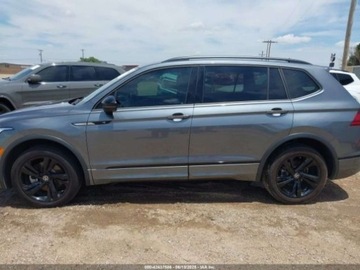 Volkswagen Tiguan II 2023 Volkswagen Tiguan 2023 Volkswagen Tiguan 2.0T SE R-Line Black FWD 2.0 184KM, zdjęcie 4