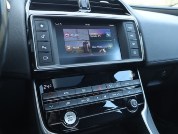 Jaguar XE Sedan 2.0 i4 180KM 2018 Jaguar XE 20d, 177 KM, Automat, Skóra, Navi, zdjęcie 11