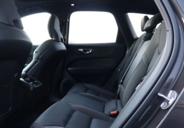 Volvo XC60 II Crossover Facelifting 2.0 B5 250KM 2025 Volvo XC 60 B5 Hybrid ULTRA DARK 25014KM Salon POLSKA I Wlasciciel Gwaranc, zdjęcie 15