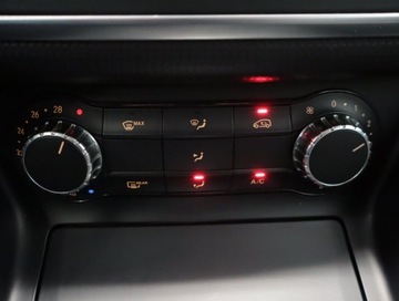 Mercedes Klasa A W176 Hatchback 5d 1.6 180 BlueEFFICIENCY 122KM 2014 Mercedes A A 180, Skóra, Navi, Klima, Parktronic, zdjęcie 16