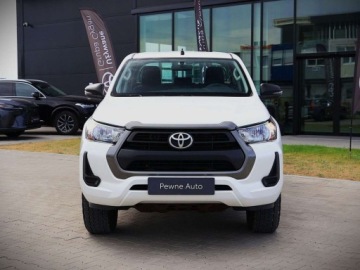 Toyota Hilux VIII Pojedyncza kabina Facelifting 2.4 D-4D 150KM 2021 Toyota Hilux 2.4 D-4D 150KM Double Cab DLX 4x4 2.4 Diesel 150KM, zdjęcie 1
