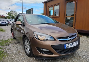Opel Astra J Sedan 1.6 Twinport ECOTEC 115KM 2016 Opel Astra 2016r, Salonowa. 1.6 LPG. Uszkodzony prawy bok. Jezdzi. 1.6
