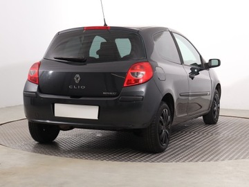 Renault Clio III Hatchback 5d 1.2 i 16V 75KM 2005 Renault Clio 1.2 16V , Klima, zdjęcie 4