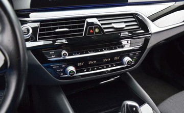 BMW Seria 5 G30-G31 Touring 520d 190KM 2020 BMW Seria 5 2,0D 190 KM X-DRIVE Full Led Nawigacja SPORT-LINE 2.0 Diesel, zdjęcie 29