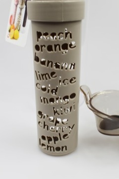 БУТЫЛКА СО ВСТАВКОЙ ДЛЯ ФРУКТОВ, ЛЬДА, Дизайн