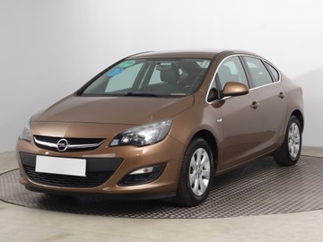 Opel Astra J Sedan 1.4 Turbo ECOTEC 140KM 2016 Opel Astra 1.4 T, Salon Polska, 1. Właściciel, zdjęcie 1