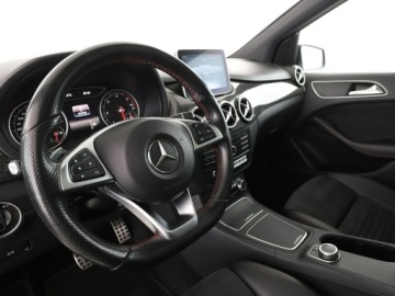 Mercedes Klasa B W246 Sports Tourer Facelifting 1.5 180 d 109KM 2016 Mercedes B 180 Automat full LED skóra/alcantara, zdjęcie 13