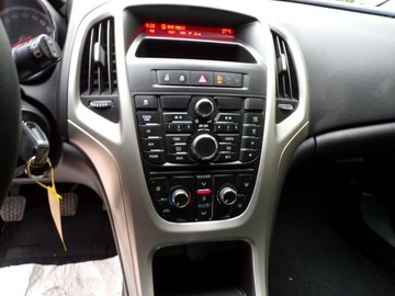 Opel Astra J Hatchback 5d 1.6 Twinport ECOTEC 115KM 2010 Opel Astra KLIMATYZACJA, zdjęcie 19