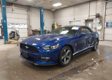 Ford Mustang VI Convertible 3.7 V6 304KM 2015 Ford Mustang 2015r., V6, 3.7L, od ubezpieczalni 3.7 Benzyna 304KM, zdjęcie 1