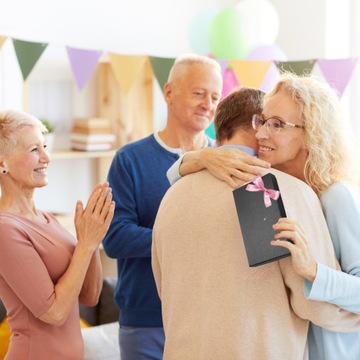 Большая, элегантная, черная прямоугольная подарочная коробка для кошелька.