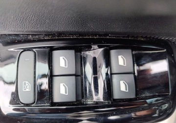 Citroen C3 III Hatchback Facelifting 1.2 PureTech 83KM 2023 Citroen C3 1.2 Benz 83KM SHINE Salon PL Serwis ASO Car Play FV23 AirBump, zdjęcie 30