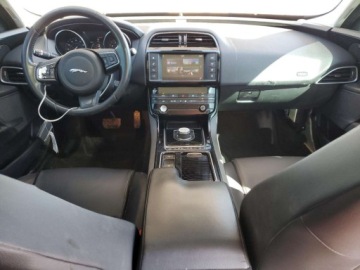 Jaguar XE 2018 Jaguar XE Premium 2018 2.0l 2.0 Benzyna 247KM, zdjęcie 8