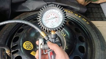 ПНЕВМАТИЧЕСКИЙ ПИСТОЛЕТ ДЛЯ НАКАЧАНИЯ ШИН С МАНОМЕТРОМ КОМПРЕССОРА