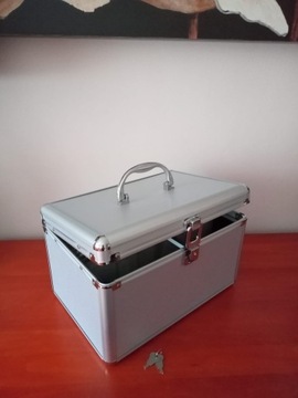 BOX BOX Чемодан на 200 CD, DVD, BD-R, СЕРЕБРЯНЫЙ