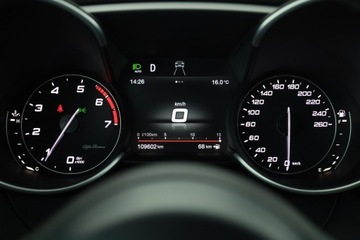 Alfa Romeo Giulia II Sedan 2.0 TBi 280KM 2019 Alfa Romeo Giulia 2.0 Turbo, Salon Polska, zdjęcie 7