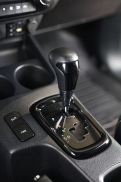 Toyota Hilux VIII Podwójna kabina Facelifting 2.8 D-4D 204KM 2023 Toyota Hilux 2.8 D-4D Double Cab Invincible 4x4 aut 2.8 Diesel 204KM, zdjęcie 20