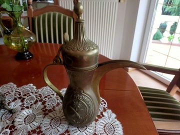 латунный кувшин