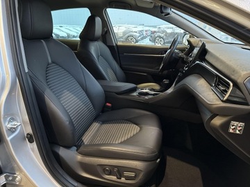 Toyota Camry IX Sedan 2.5 Hybrid Dynamic Force 218KM 2021 Toyota Camry 2.5 Hybrid Prestige CVT 2.5 Hybrid Pr, zdjęcie 6