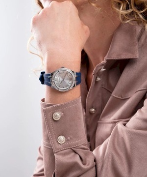 Srebrny zegarek damski Guess Cosmo z granatowym paskiem z kryształami GW003