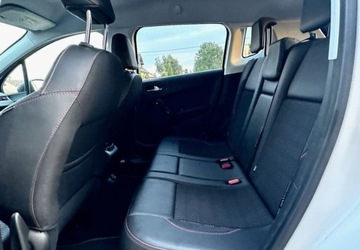 Peugeot 2008 I SUV Facelifting 1.2 PureTech 110KM 2017 Peugeot 2008 GT Line bigata wersja wyposazenia 1.2 Benzyna 110KM, zdjęcie 4
