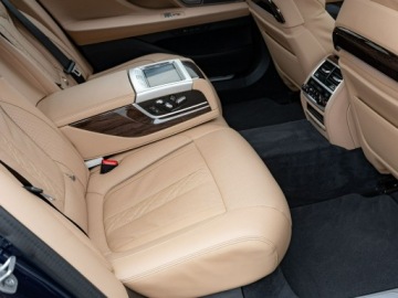 BMW Seria 7 G70 2022 BMW 745 PY13616#745Le xDrive Ambient K.cofania, zdjęcie 30