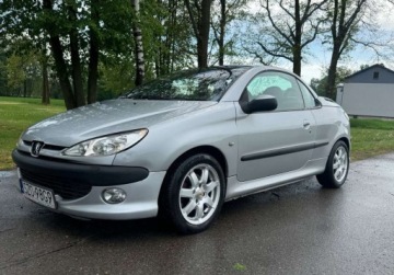 Peugeot 206 2001 Peugeot 206 CC 2.0 benzyna 136 koni Nowy przeglad 2.0 Benzyna 138KM