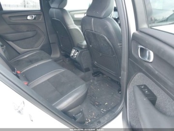 Volvo XC40 2022 Volvo XC 40 T5 R-Design 2022 2.0 Benzyna 248KM, zdjęcie 13