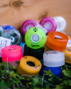 СВЕТЯЩИЕСЯ ОРАНЖЕВЫЕ КОЛЕСА 62 ММ ДЛЯ РОЛИКОВЫХ КОНЬКОВ